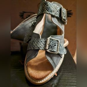 NEW Freebird "Caprice" Sandals Size 9 green
